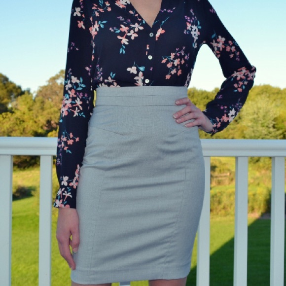 H&M Dresses & Skirts - H&M Gray Pencil Skirt